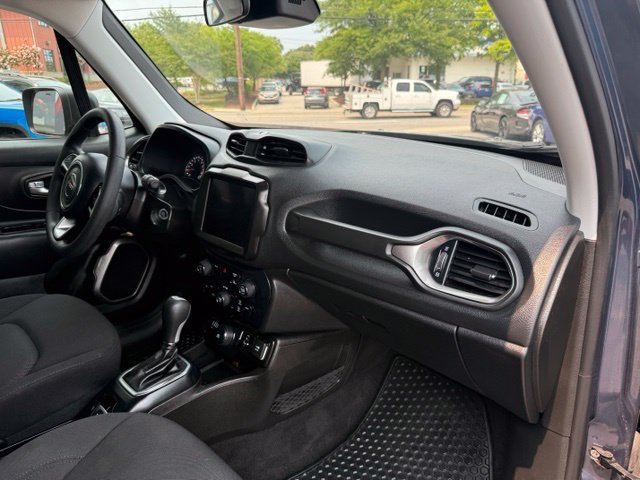 Used 2023 Jeep Renegade Latitude AWD/4WD image 7