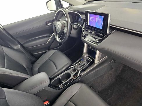 Used 2023 Toyota Corolla Cross XLE image 11