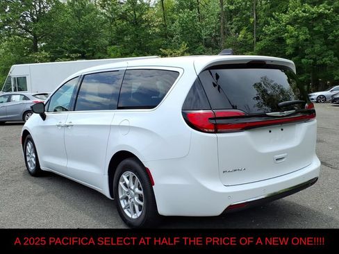 Used 2025 Chrysler Pacifica Select FWD image 5