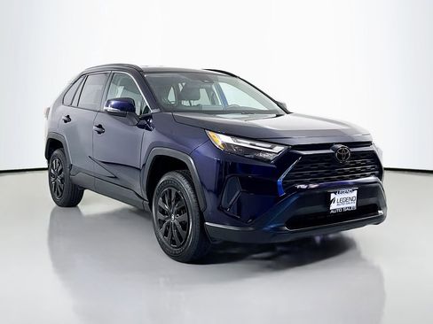 Used 2022 Toyota RAV4 XLE AWD/4WD image 3