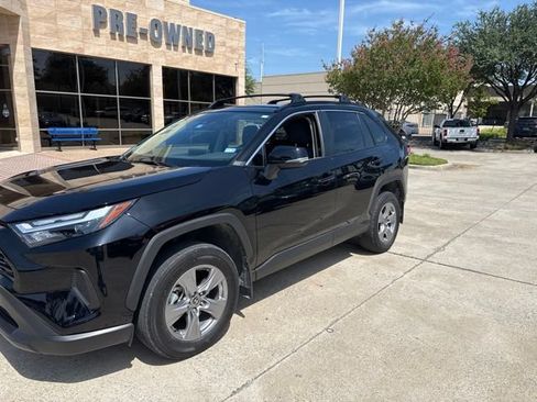 Used 2024 Toyota RAV4 XLE w/ Convenience Package FWD image 2