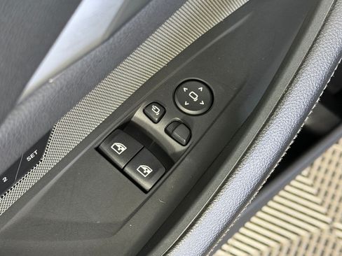 Used 2025 BMW M440i Coupe RWD image 13
