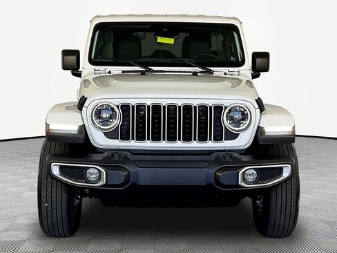 Used 2024 Jeep Wrangler Unlimited Sahara w/ Technology Group AWD/4WD image 2