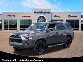 Used 2020 Toyota 4Runner SR5 Premium w/ Moonroof Package RWD video 1