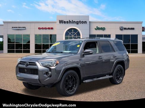 Used 2020 Toyota 4Runner SR5 Premium w/ Moonroof Package RWD image 1