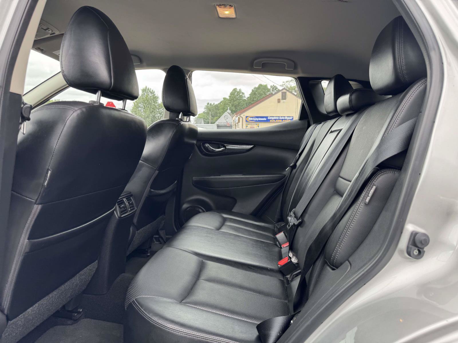 Used 2022 Nissan Rogue Sport SL AWD/4WD image 9