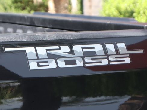 Used 2025 Chevrolet Silverado 1500 LT Trail Boss w/ LT Trail Boss Premium Package AWD/4WD image 50