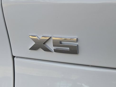 New 2026 BMW X5 M60i w/ Executive Package image 15