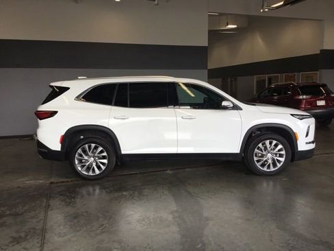 Used 2025 Buick Enclave Preferred image 9