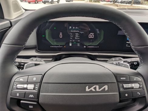 New 2026 Kia Sportage LX FWD image 32