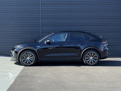 New 2025 Porsche Macan 4 Electric image 2