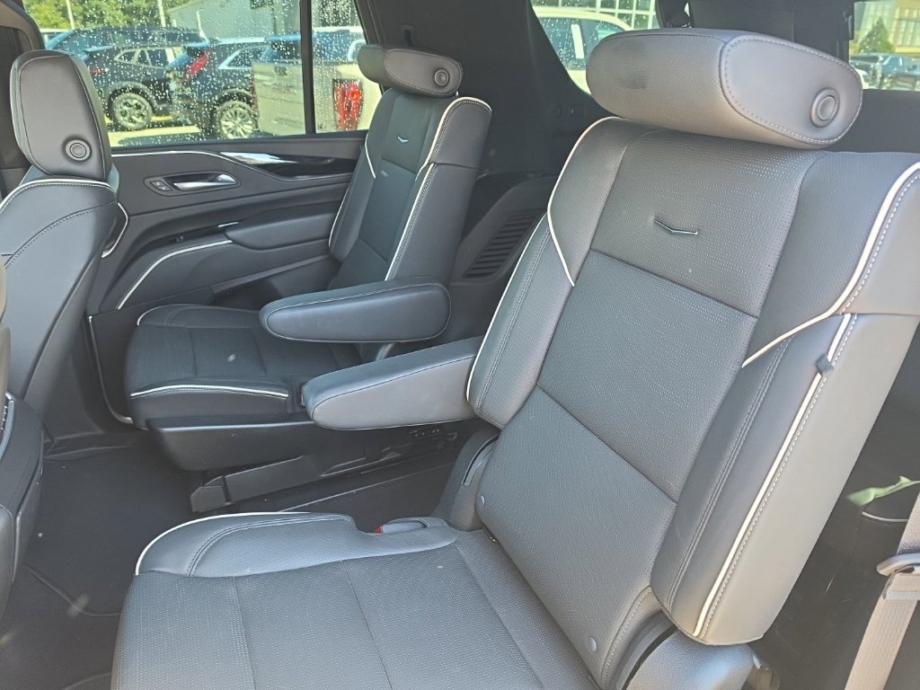 Used 2023 Cadillac Escalade Sport AWD/4WD image 12