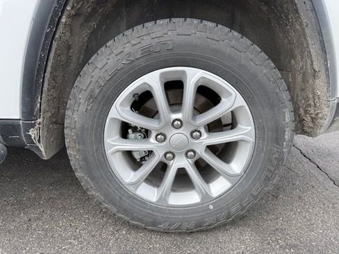 Used 2021 Jeep Grand Cherokee Laredo X image 9