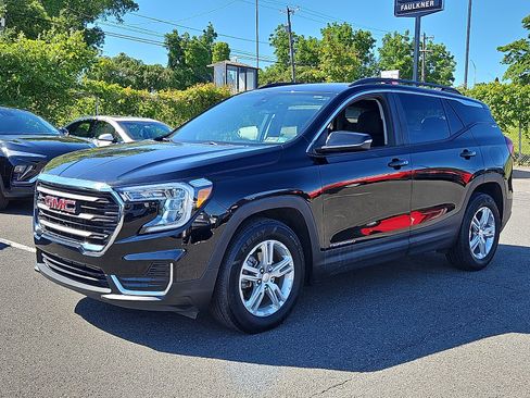 Used 2023 GMC Terrain SLE w/ Driver Convenience Package FWD image 3