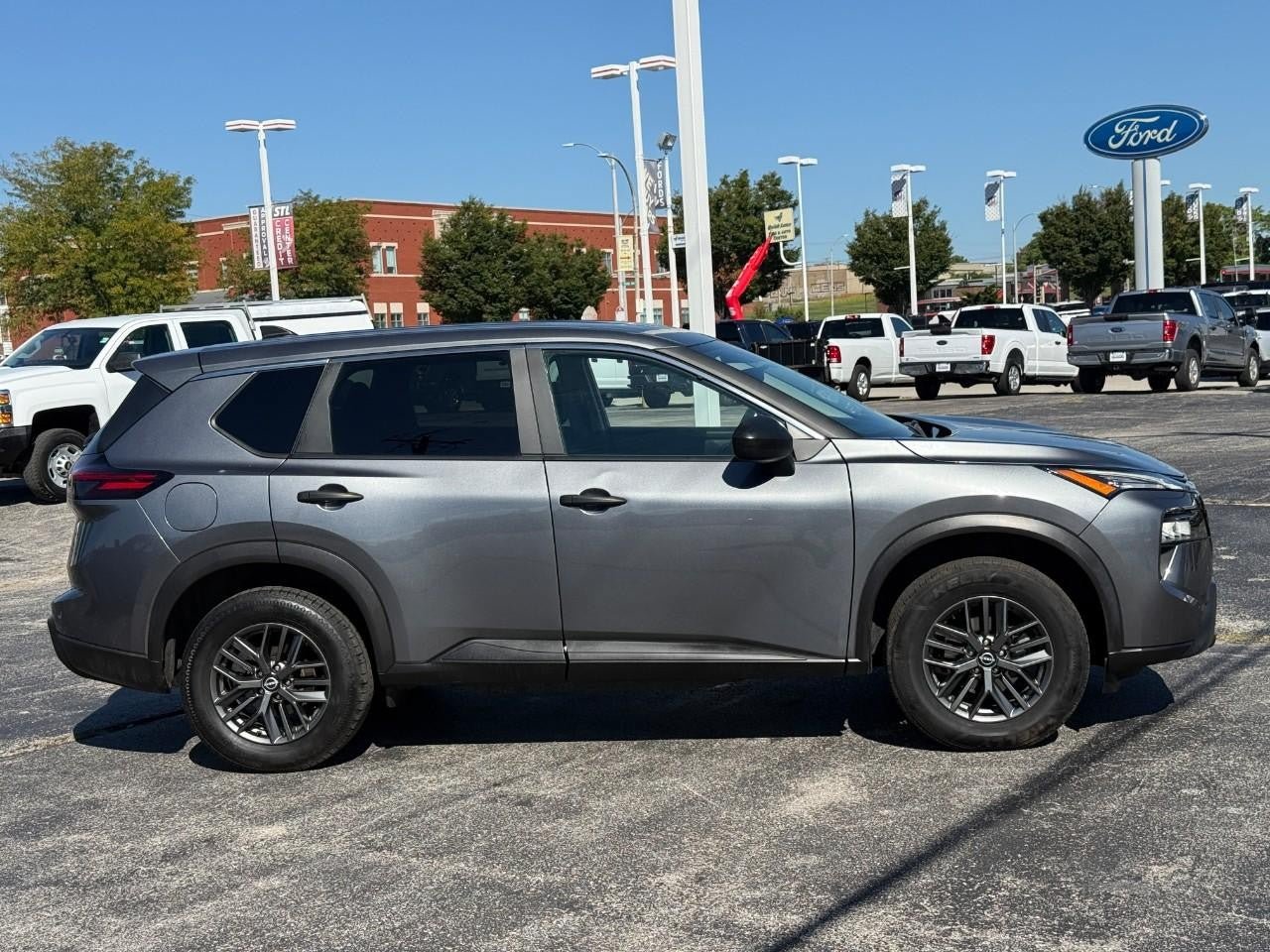 Used 2024 Nissan Rogue S FWD image 5