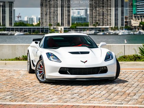 Used 2019 Chevrolet Corvette Z06 RWD image 2