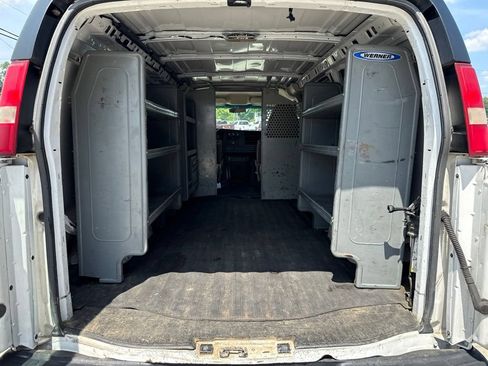 Used 2013 Chevrolet Express 2500 RWD image 9