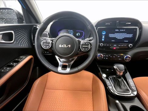 Used 2025 Kia Soul EX image 4