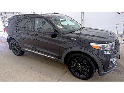 Used 2021 Ford Explorer XLT w/ Equipment Group 202A AWD/4WD image 2