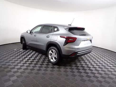 New 2026 Chevrolet Trax LS w/ LS Convenience Package FWD image 9