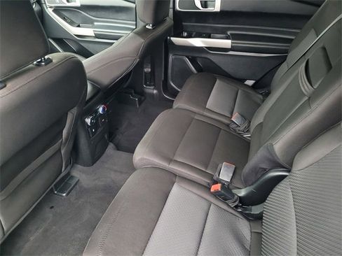Used 2022 Ford Explorer XLT image 10
