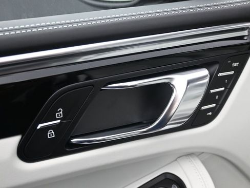 New 2025 Porsche Macan S image 18