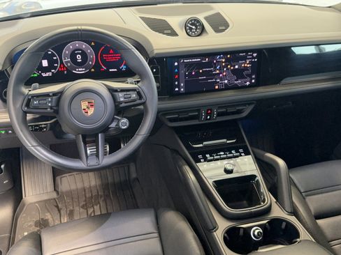 Used 2025 Porsche Cayenne GTS AWD/4WD image 19