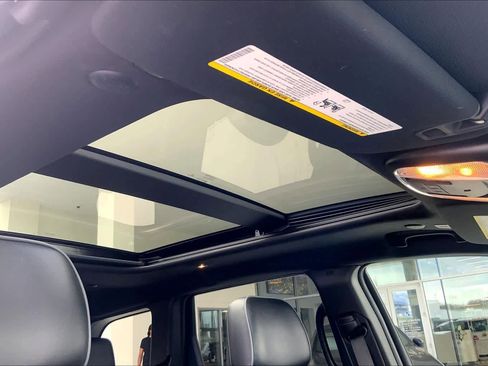 Used 2020 Jeep Grand Cherokee Overland image 14