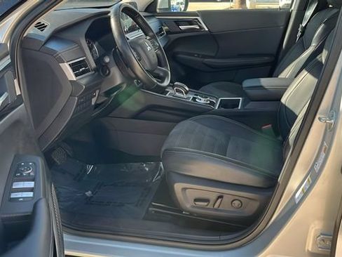 Used 2024 Mitsubishi Outlander SE FWD image 17