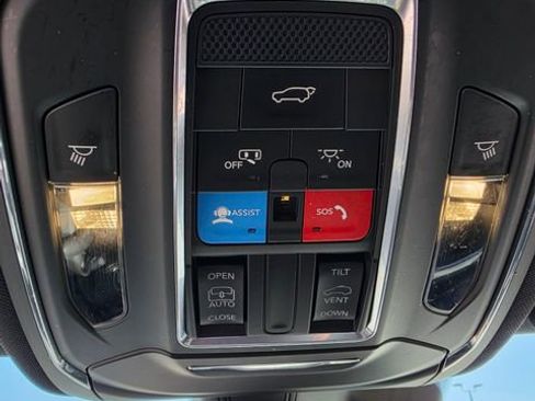 Used 2024 Jeep Grand Cherokee Altitude AWD/4WD image 16