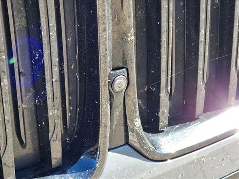 Used 2022 BMW 740i w/ M Sport Package image 5