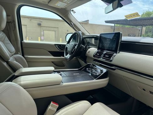 Used 2020 Lincoln Navigator L Reserve w/ Luxury Package AWD/4WD image 16