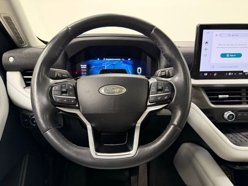 Used 2025 Ford Explorer Platinum w/ Ultimate Package AWD/4WD image 27