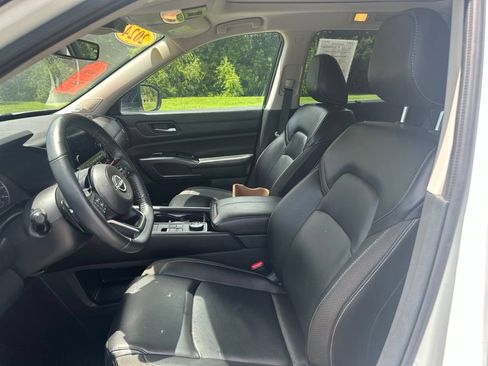Certified 2024 Nissan Pathfinder SL w/ SL Premium Package AWD/4WD image 15