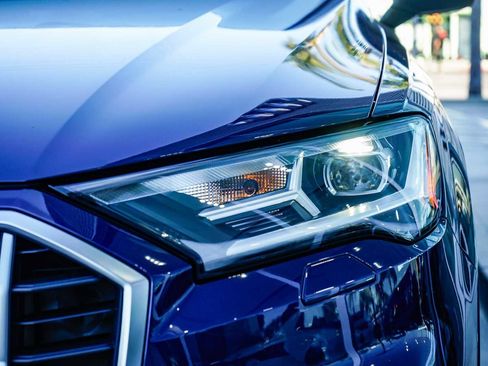 Used 2022 Audi Q7 Premium image 7