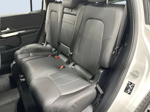 Used 2023 Mercedes-Benz GLB 250 4MATIC image 30