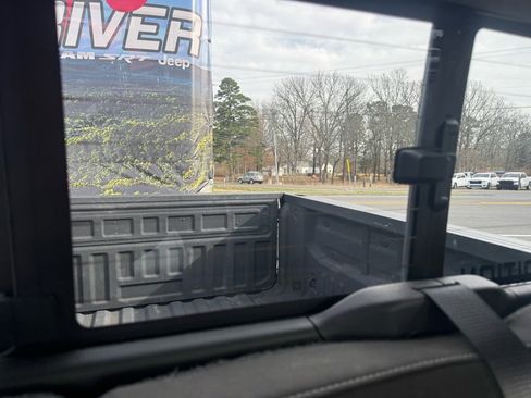 Used 2018 Chevrolet Colorado LT image 25