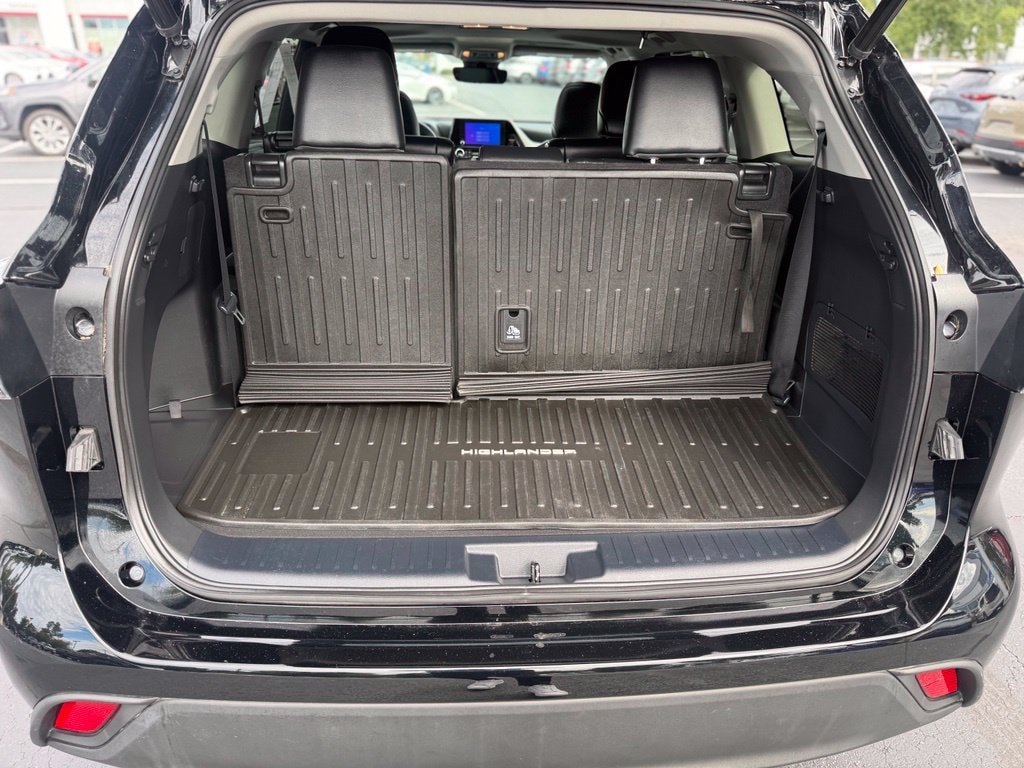 Used 2023 Toyota Highlander XLE AWD/4WD image 18