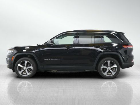 Used 2023 Jeep Grand Cherokee 4WD 4xe image 2
