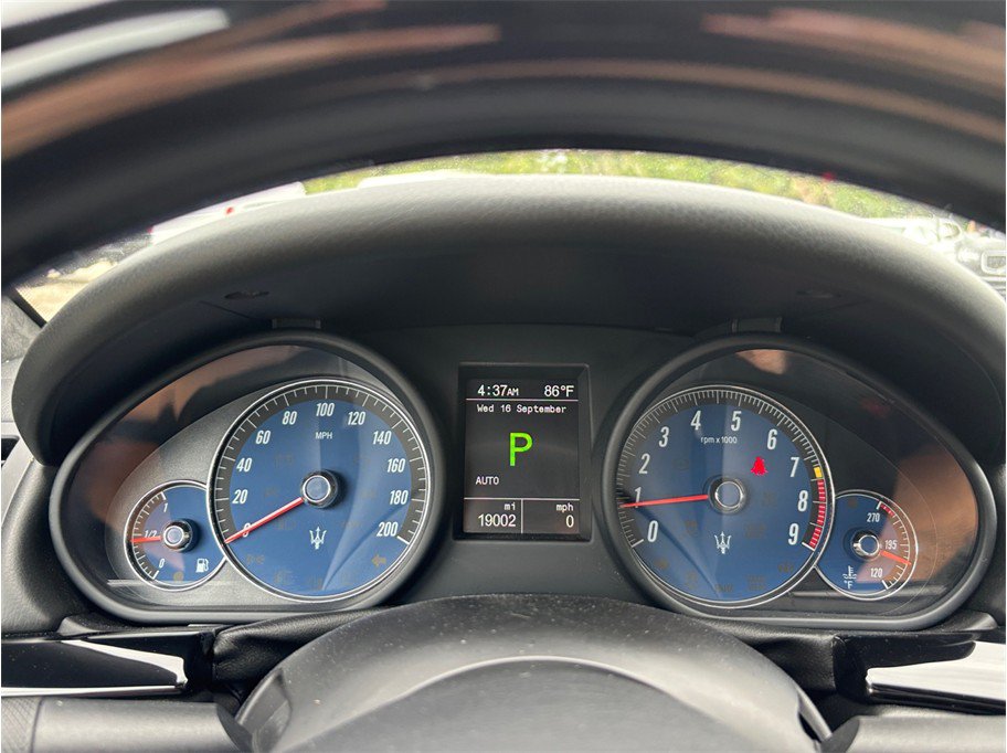 Used 2014 Maserati GranTurismo Sport RWD image 23