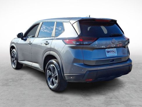 Used 2025 Nissan Rogue SV image 3