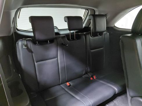 Used 2019 Toyota Highlander XLE AWD/4WD image 11