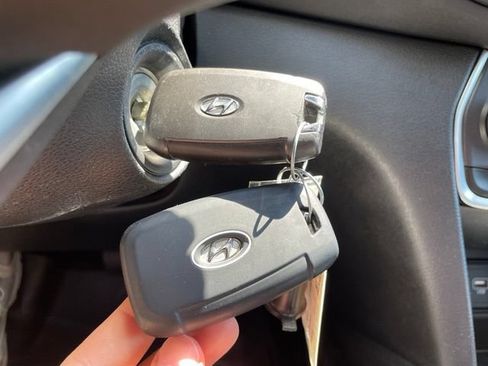 Used 2019 Hyundai Santa Fe SE AWD/4WD image 22