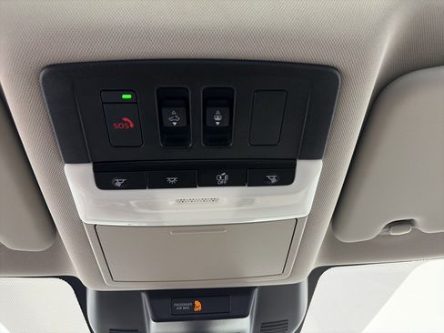 Used 2021 Nissan Rogue SV w/ Premium Package image 32