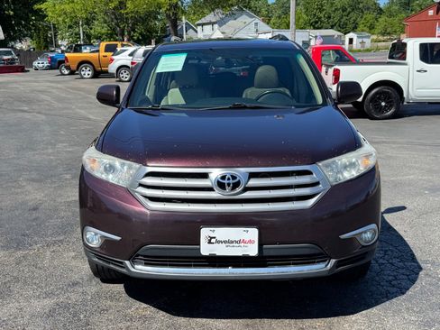 Used 2011 Toyota Highlander SE w/ Tow Pkg AWD/4WD image 3