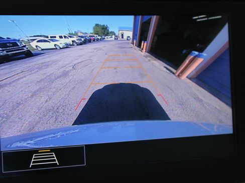 Used 2020 Chevrolet Traverse LT w/ Driver Confidence II Package image 34