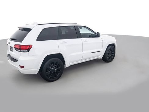 Used 2018 Jeep Grand Cherokee Altitude image 5