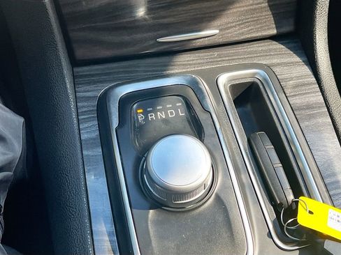 Used 2022 Chrysler 300 Touring L image 16