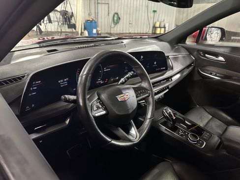 Used 2024 Cadillac XT4 Sport image 2