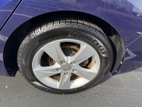 Used 2013 Hyundai Elantra GLS w/ Preferred Pkg FWD image 7